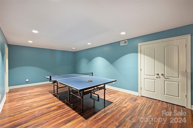 rec room with light hardwood / wood-style flooring