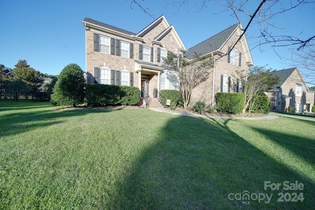 view of front of property featuring a front yard