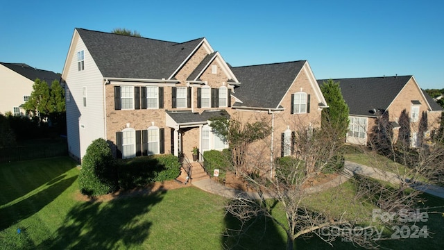 view of front of house featuring a front lawn