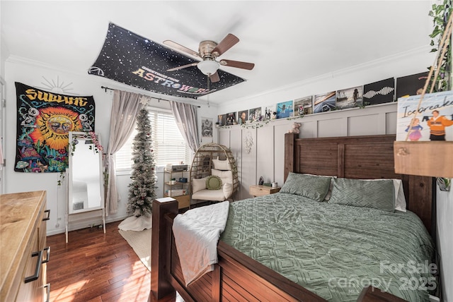 bedroom featuring dark wood-type flooring, ceiling fan, and crown molding