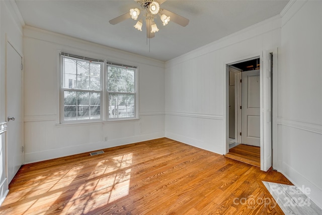 spare room featuring ornamental molding, light hardwood / wood-style floors, and ceiling fan