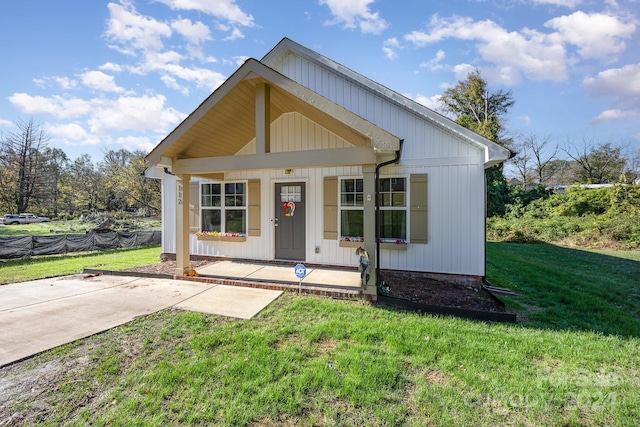 view of front of house featuring a front yard and a porch