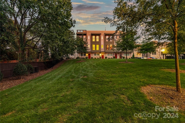 view of yard at dusk