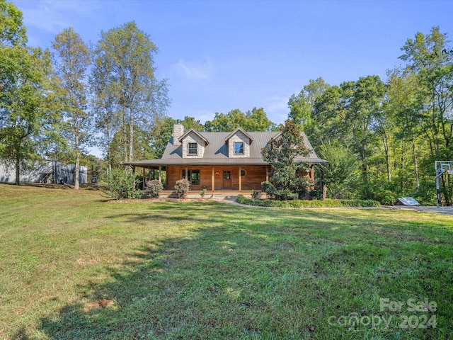 view of front of house with a front lawn