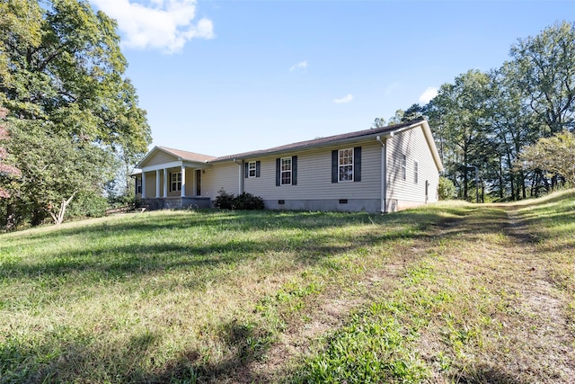 ranch-style house featuring a front lawn