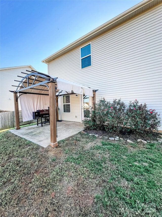 view of yard featuring a pergola and a patio