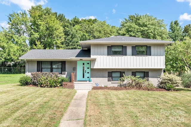 split level home with a front lawn