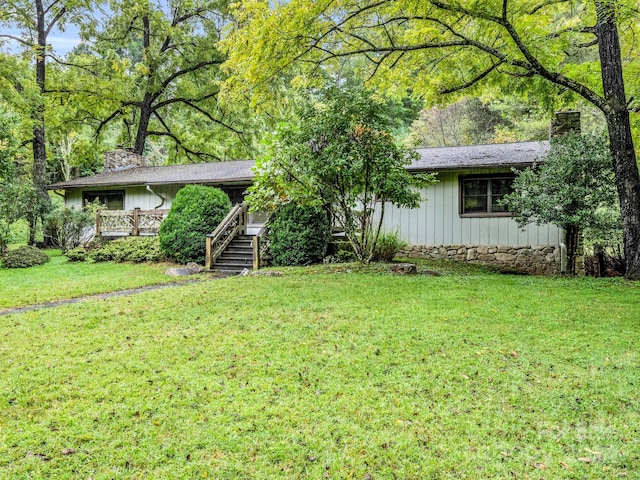 single story home featuring a front yard