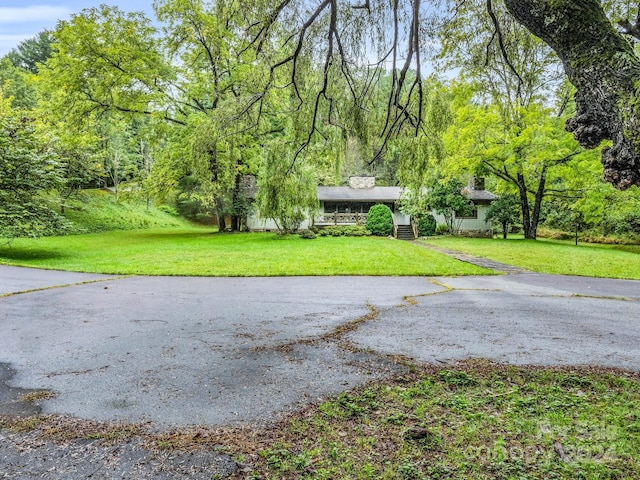 exterior space featuring a lawn