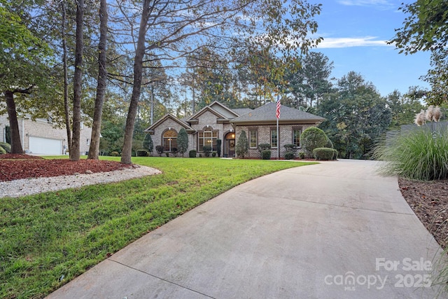 single story home featuring a front yard