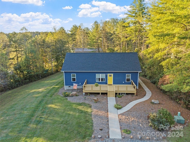 view of front of home featuring a wooden deck and a front yard