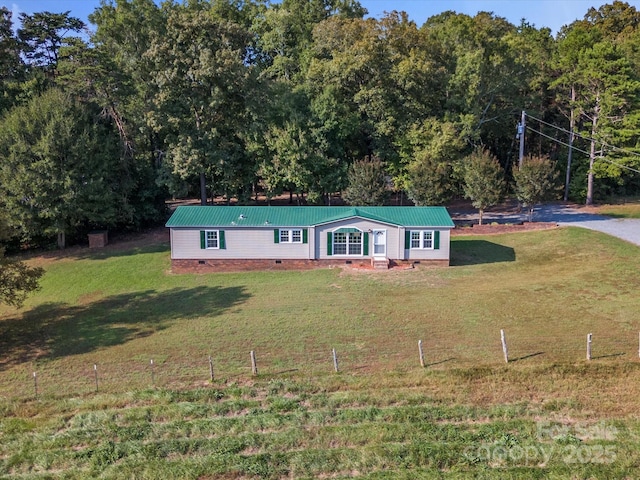 view of front of home featuring crawl space, metal roof, and a front lawn