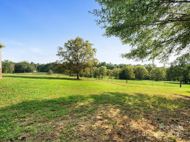 view of yard featuring a rural view