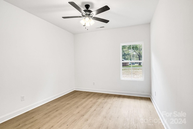 empty room featuring light wood-type flooring and ceiling fan