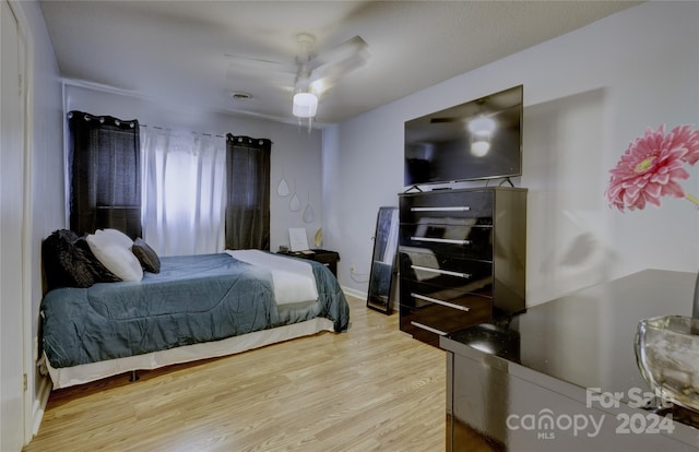 bedroom featuring light hardwood / wood-style floors and ceiling fan