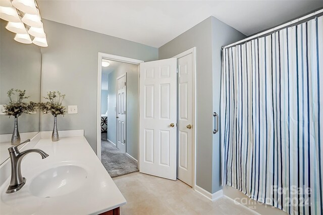 bathroom with a shower with shower curtain and vanity