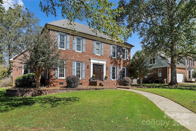 colonial house featuring a front yard