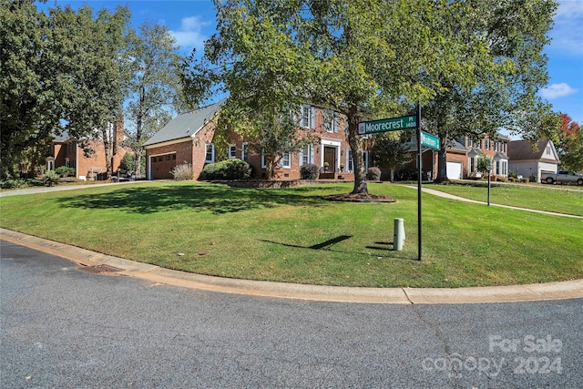 view of front of house featuring a front lawn