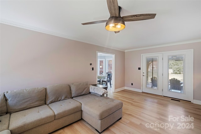 living room with ceiling fan, ornamental molding, and light hardwood / wood-style floors