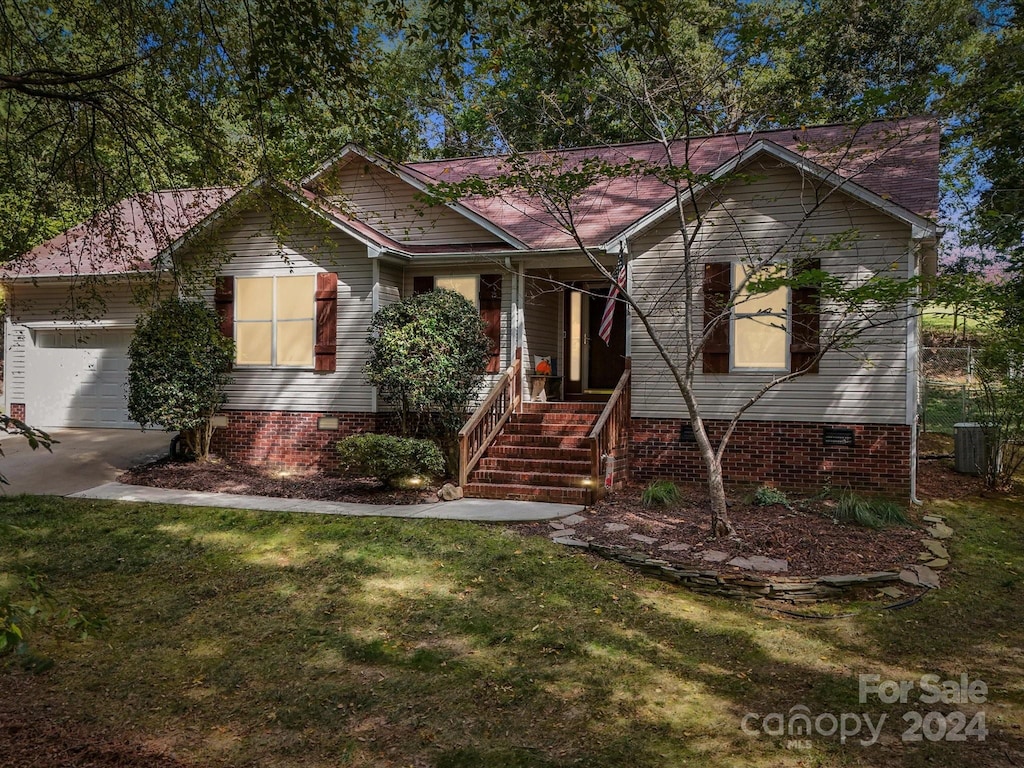 view of front of house with a garage and a front yard