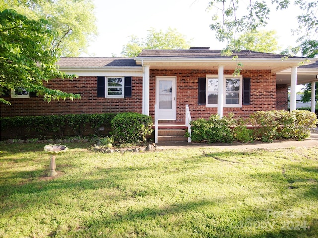 single story home with a front yard