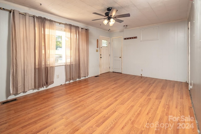 spare room featuring ceiling fan, light hardwood / wood-style floors, and ornamental molding