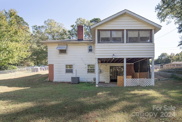 back of house featuring a yard