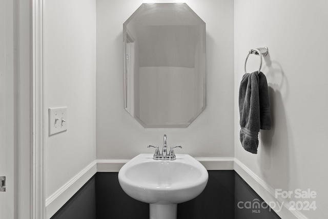 bathroom with baseboards and a sink
