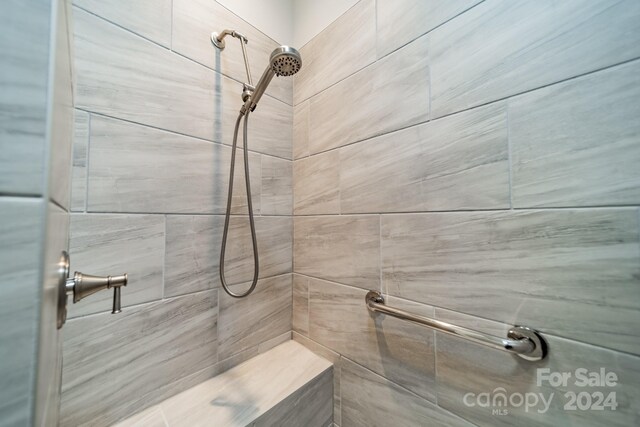 bathroom featuring tiled shower