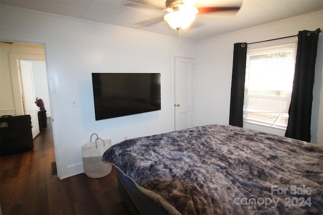 bedroom featuring crown molding, dark hardwood / wood-style flooring, and ceiling fan