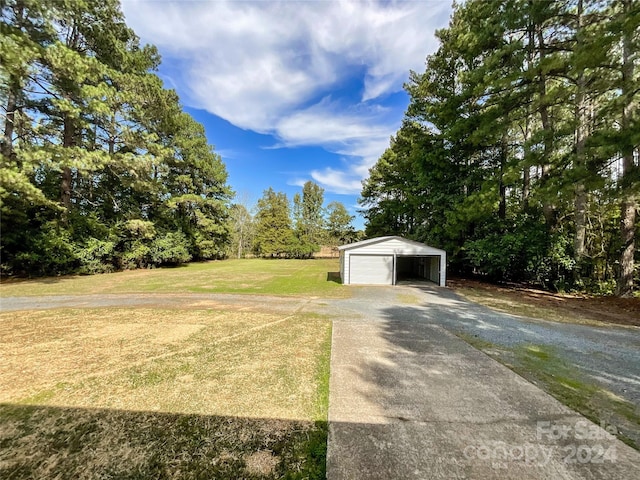 view of yard with an outbuilding and a garage