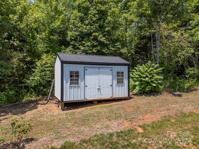 view of outbuilding featuring a yard