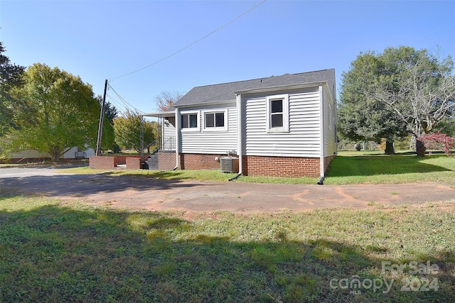 view of side of property with a yard