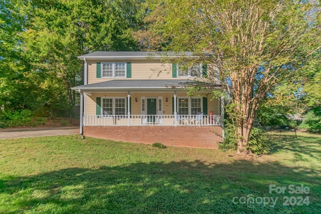 view of front facade with a porch and a front lawn