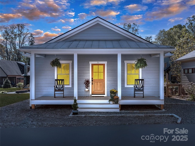 view of front of property featuring covered porch