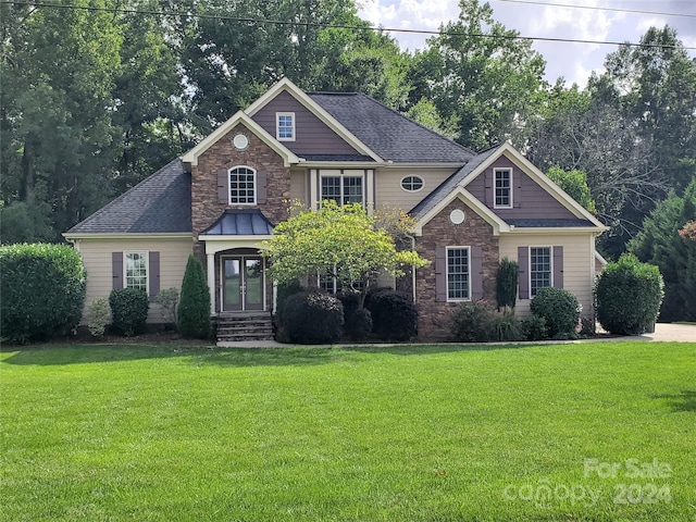 view of front of house featuring a front lawn