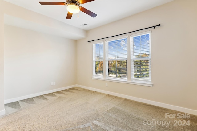 carpeted empty room featuring ceiling fan