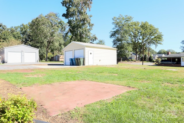 view of yard with a garage and an outdoor structure