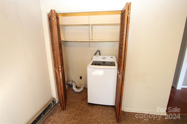 washroom with washer / clothes dryer