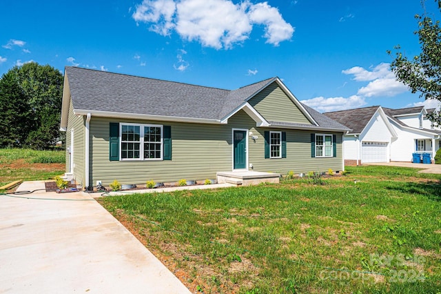 view of front of house featuring a garage and a front yard