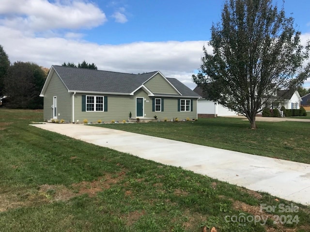 single story home with a front yard