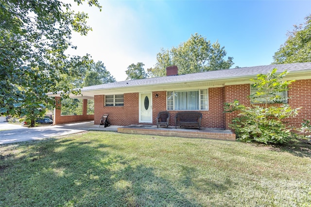 single story home featuring a front yard