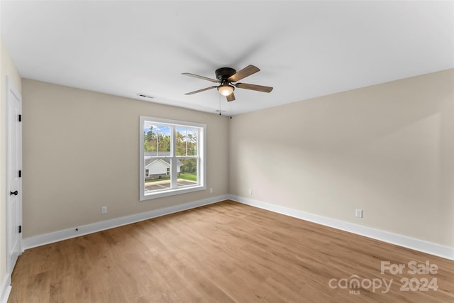 unfurnished room featuring light hardwood / wood-style flooring and ceiling fan