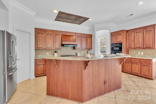 kitchen featuring ornamental molding, stainless steel fridge with ice dispenser, a kitchen island with sink, and a breakfast bar area