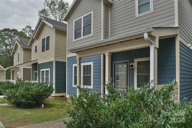 view of front of property with a porch