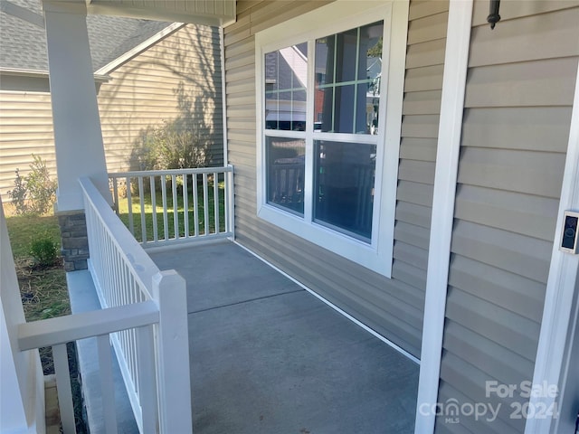 view of patio / terrace with covered porch