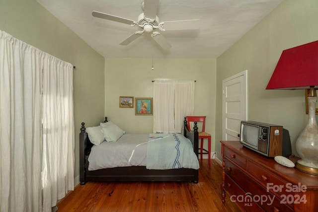 bedroom with dark wood-type flooring and ceiling fan