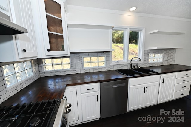 kitchen featuring decorative backsplash, sink, stainless steel appliances, and white cabinets