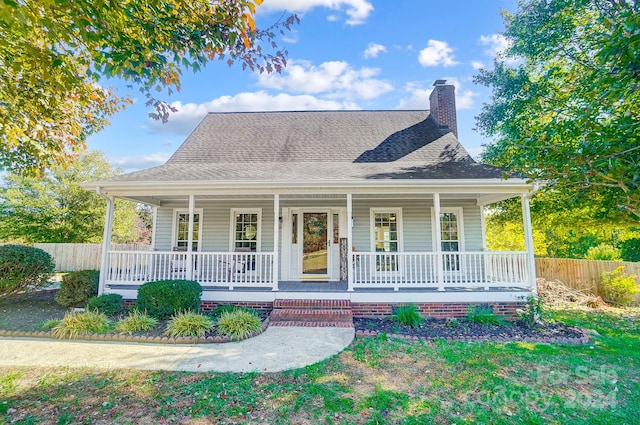 farmhouse-style home featuring a porch