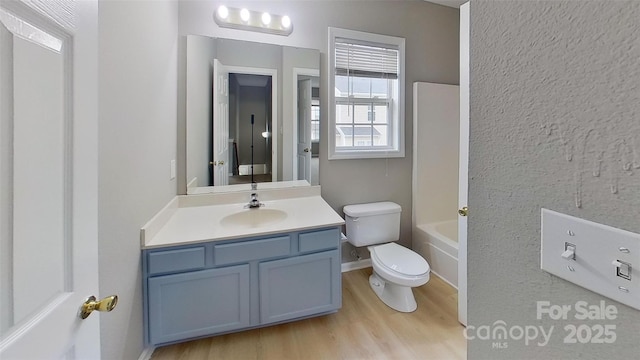 8403 Spirea Ct, Charlotte, NC 28215 - full bathroom featuring wood finished floors, toilet, vanity, and baseboards